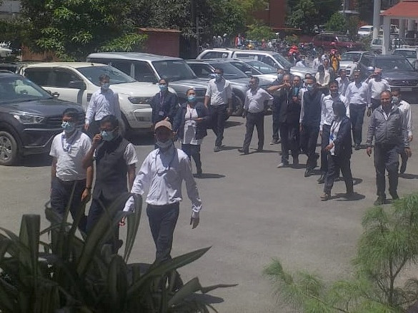 'हेपिएका नासु'काे अर्थमन्त्रीलाई एसएमएस- न कर्मचारीको ड्रेस लगाउन मन लाग्छ, न कार्यालय जान